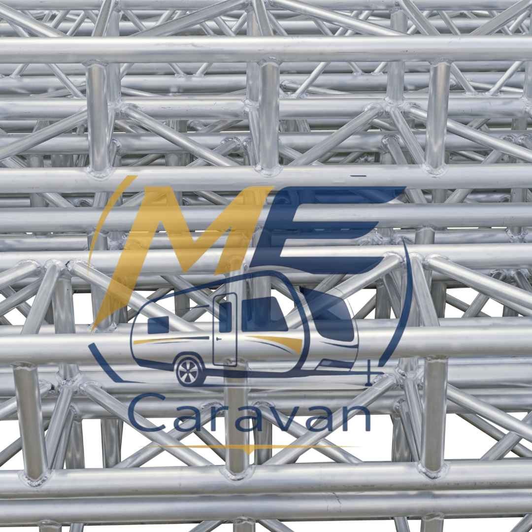 تركيب جمالونات لسقف منشأة ME Caravan